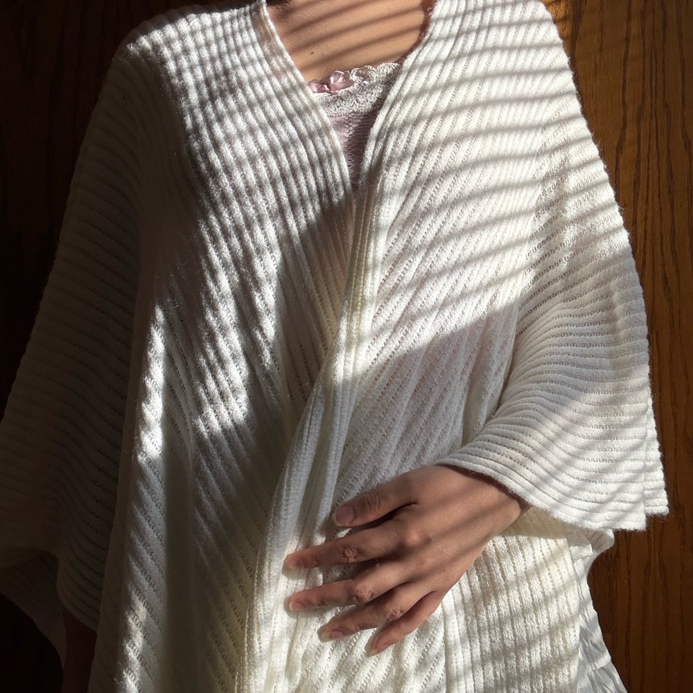 White Ribbed Open-Front Poncho - Picture 2 of 7